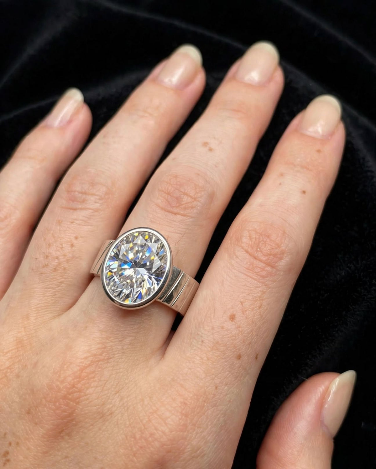 HR02 9 Ratti Oval CZ Ring