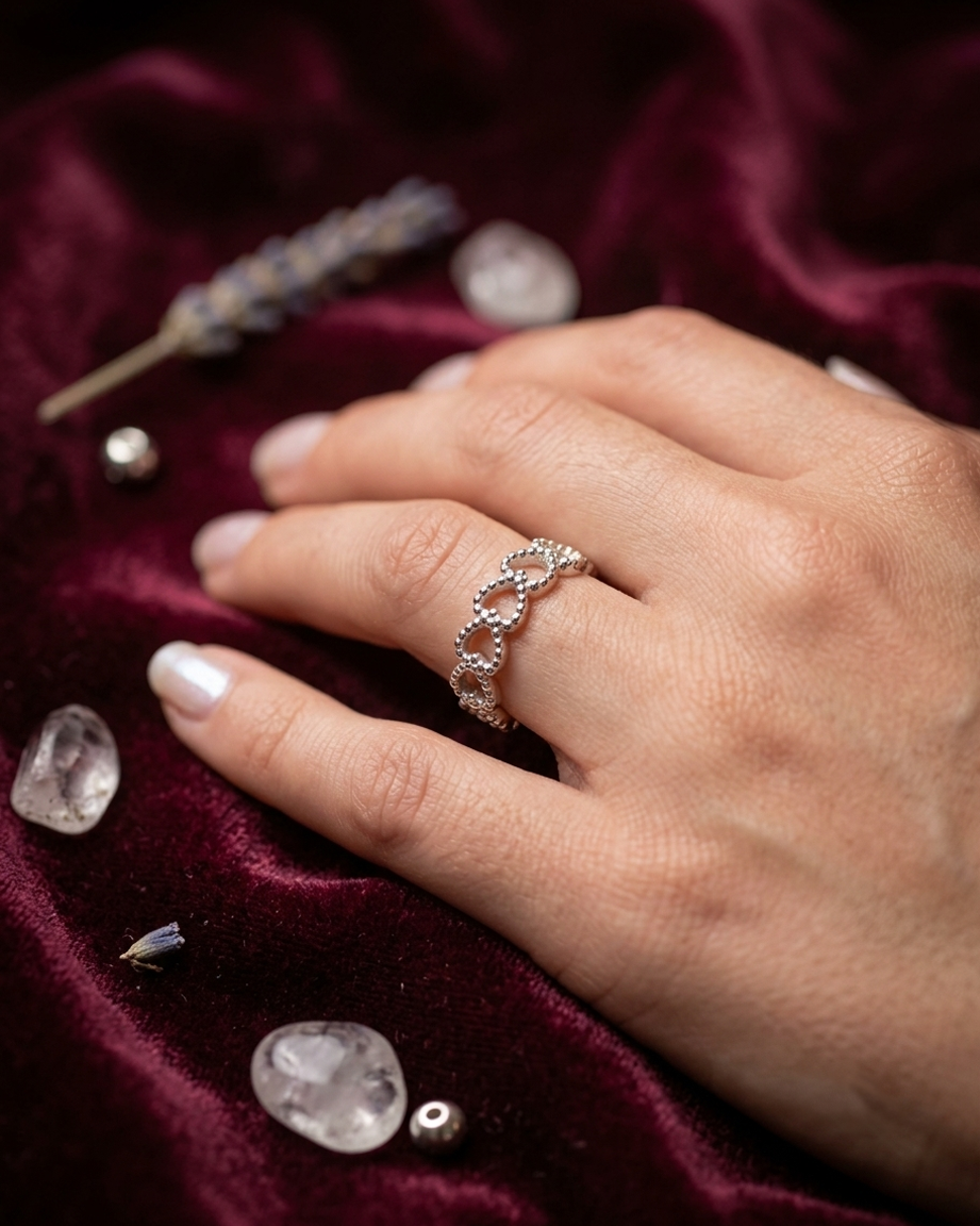 R02 Heart Small Row Ring