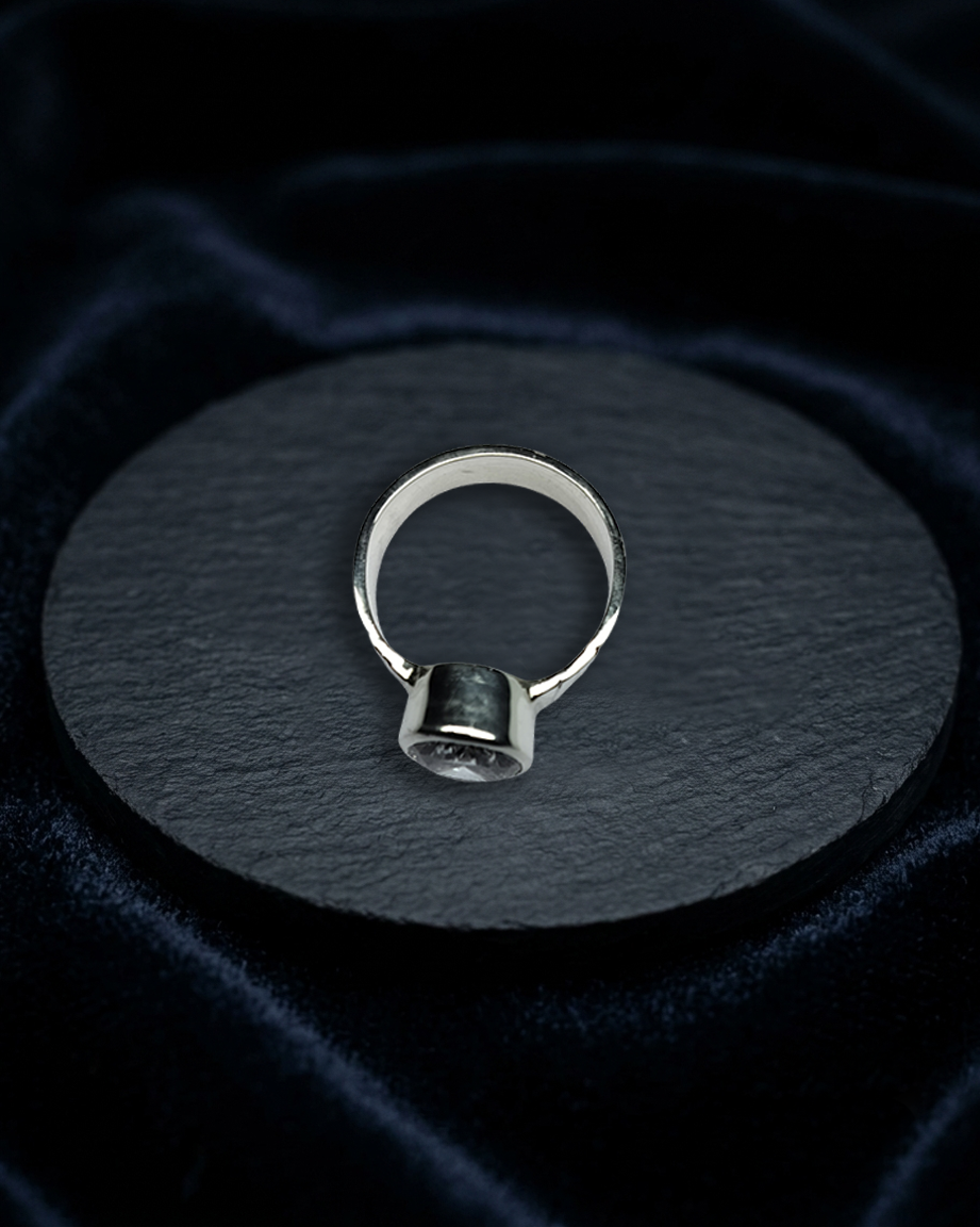 HR02 9 Ratti Oval CZ Ring