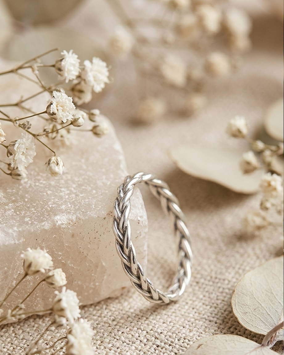 HR01 Twist Ring