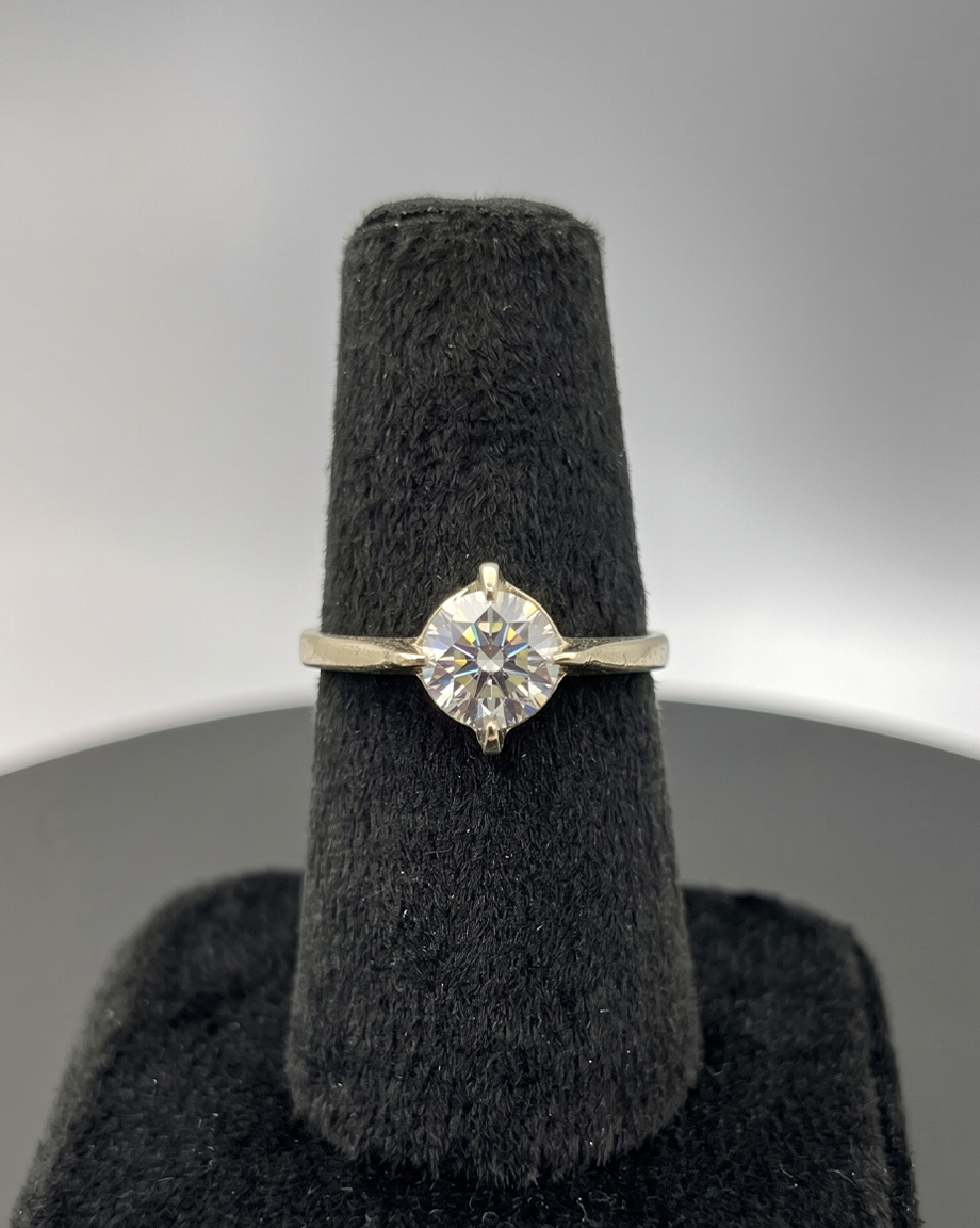 R04 CZ. Diamond Luking Close Setting Ring