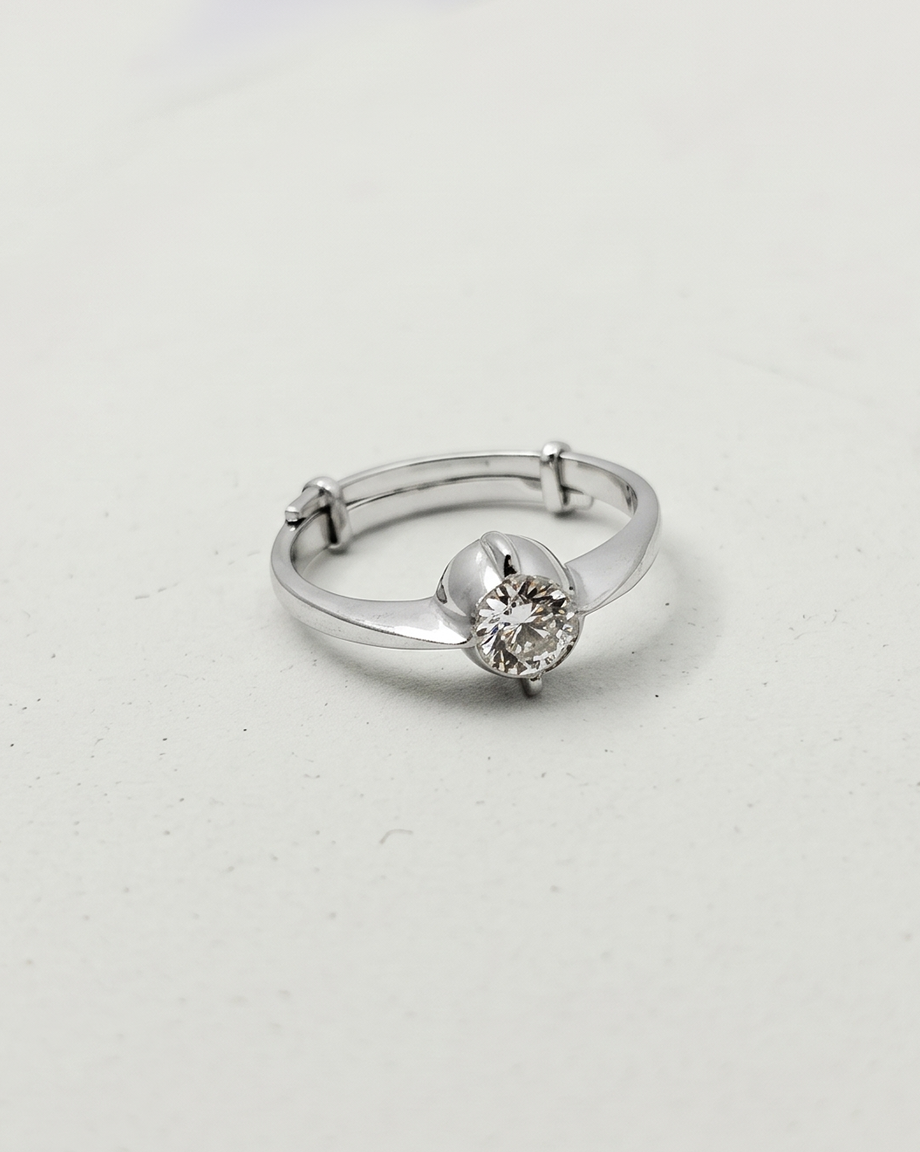R04 CZ. Diamond Luking Close Setting Ring