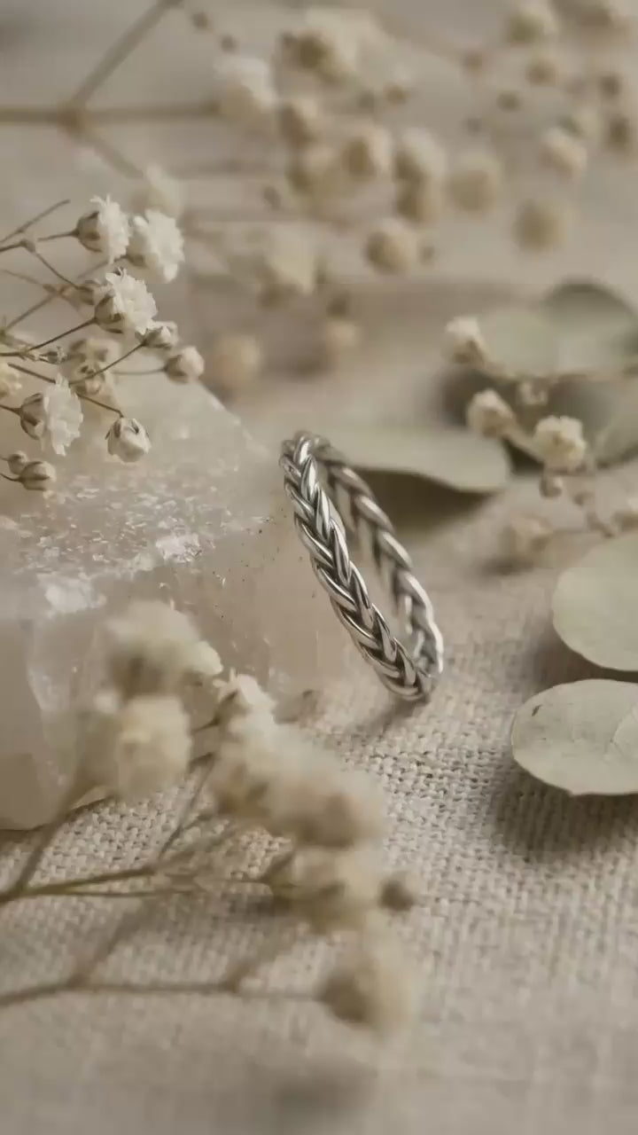 HR01 Twist Ring