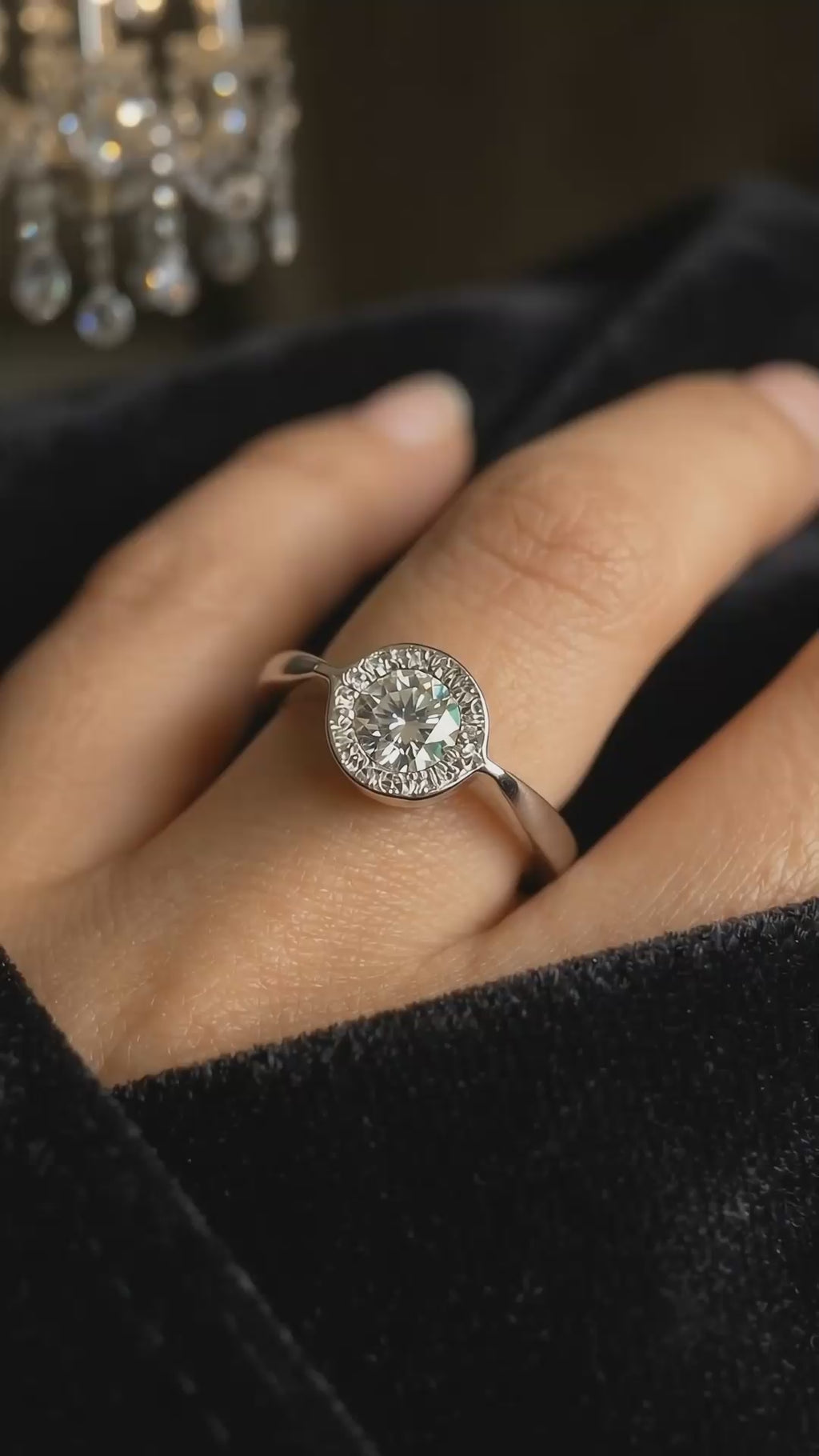 R04B CZ. Diamond Luking Close Setting Adjexttable Ring