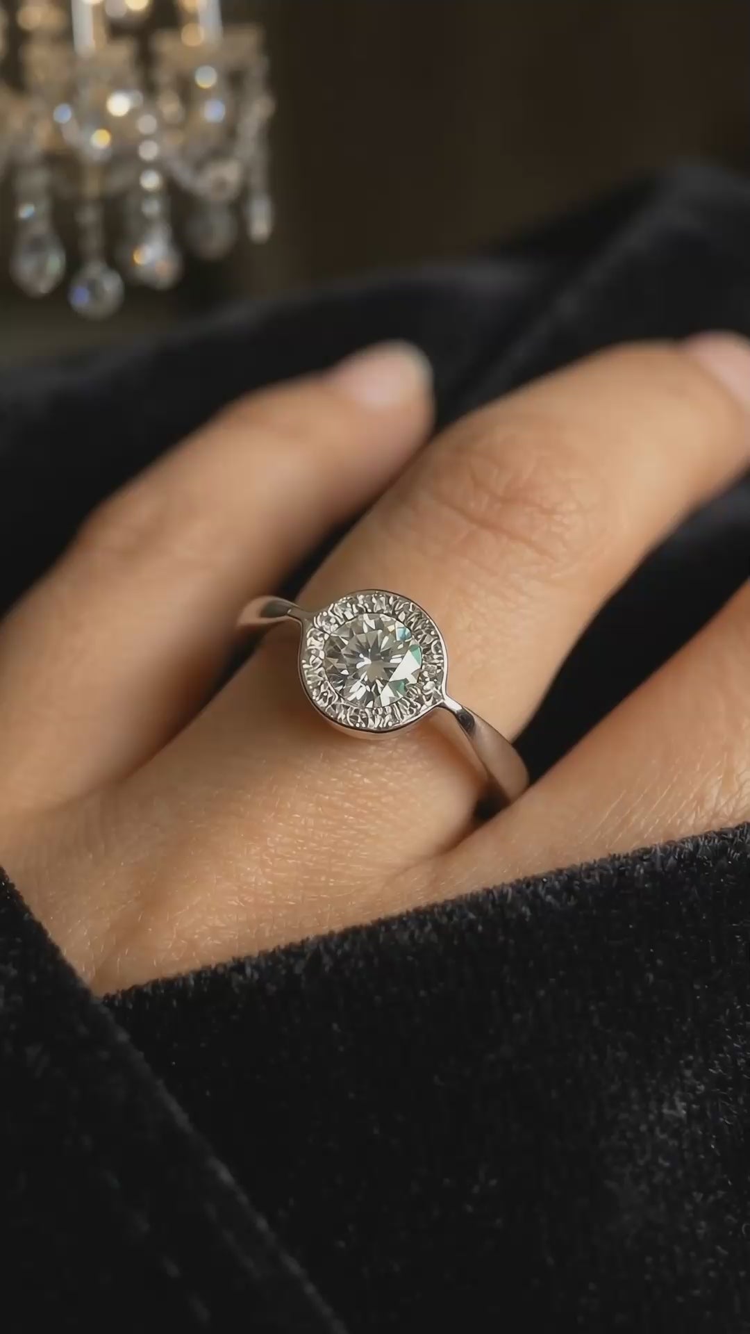 R04B CZ. Diamond Luking Close Setting Adjexttable Ring