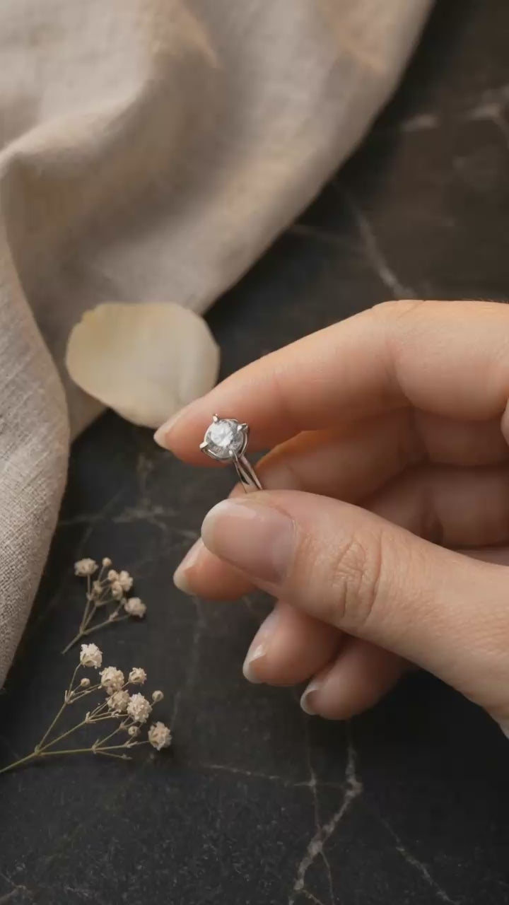 R03 CZ. Diamond Luking Close Setting Ring